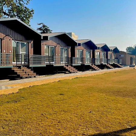 Vrindavan Greens Resort ウダイプル エクステリア 写真